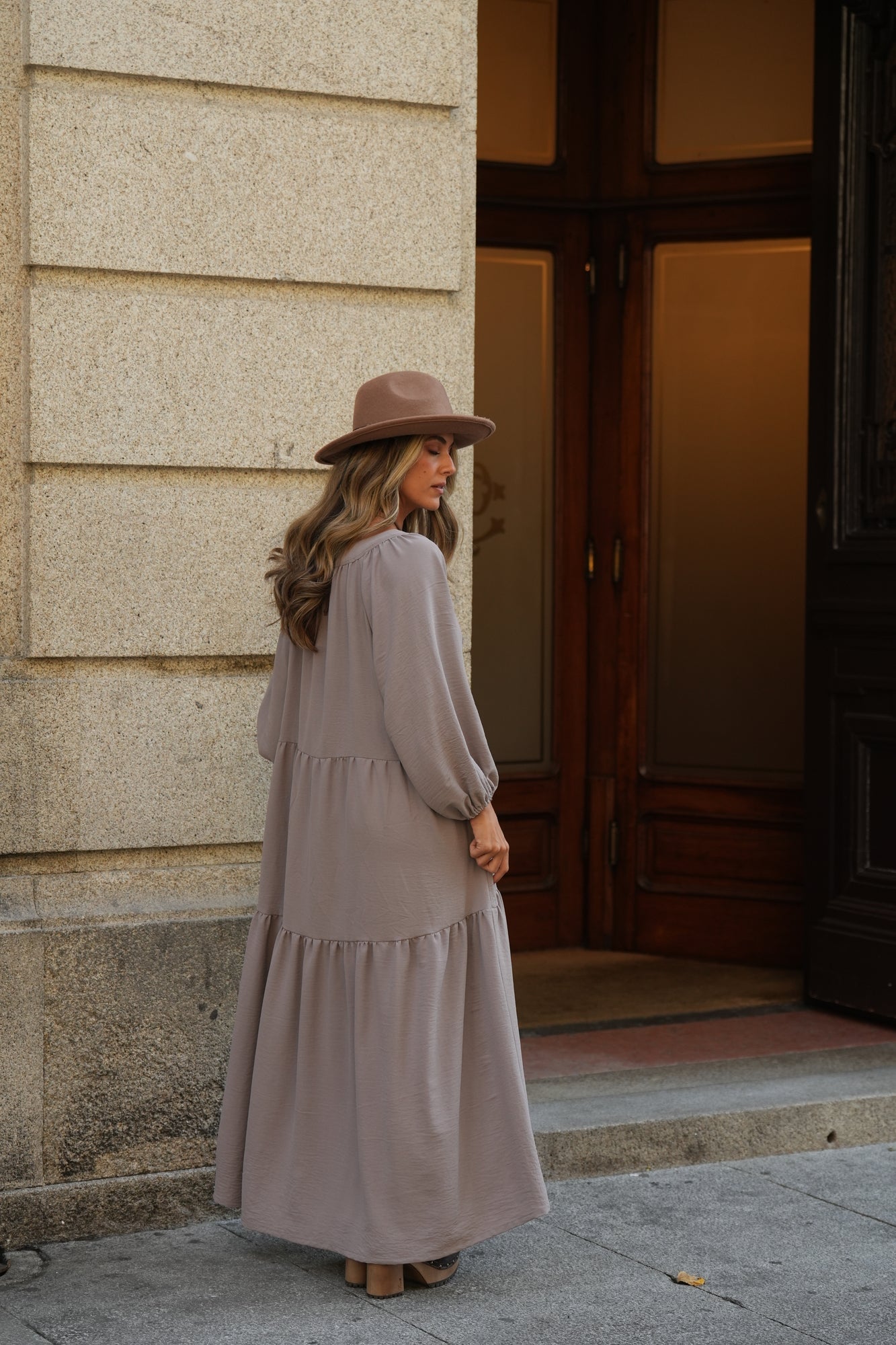 Vestido comprido com folho