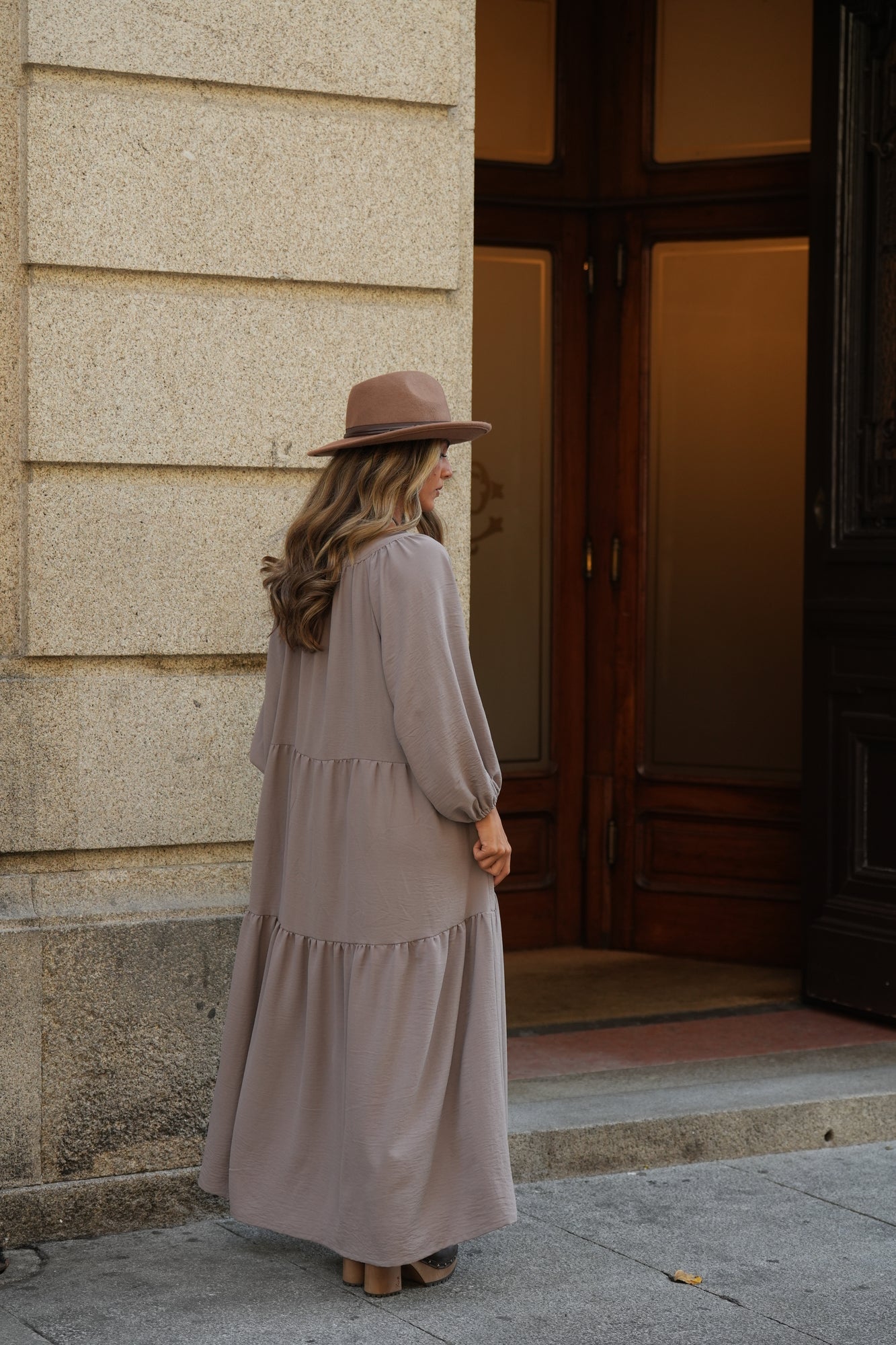 Vestido comprido com folho