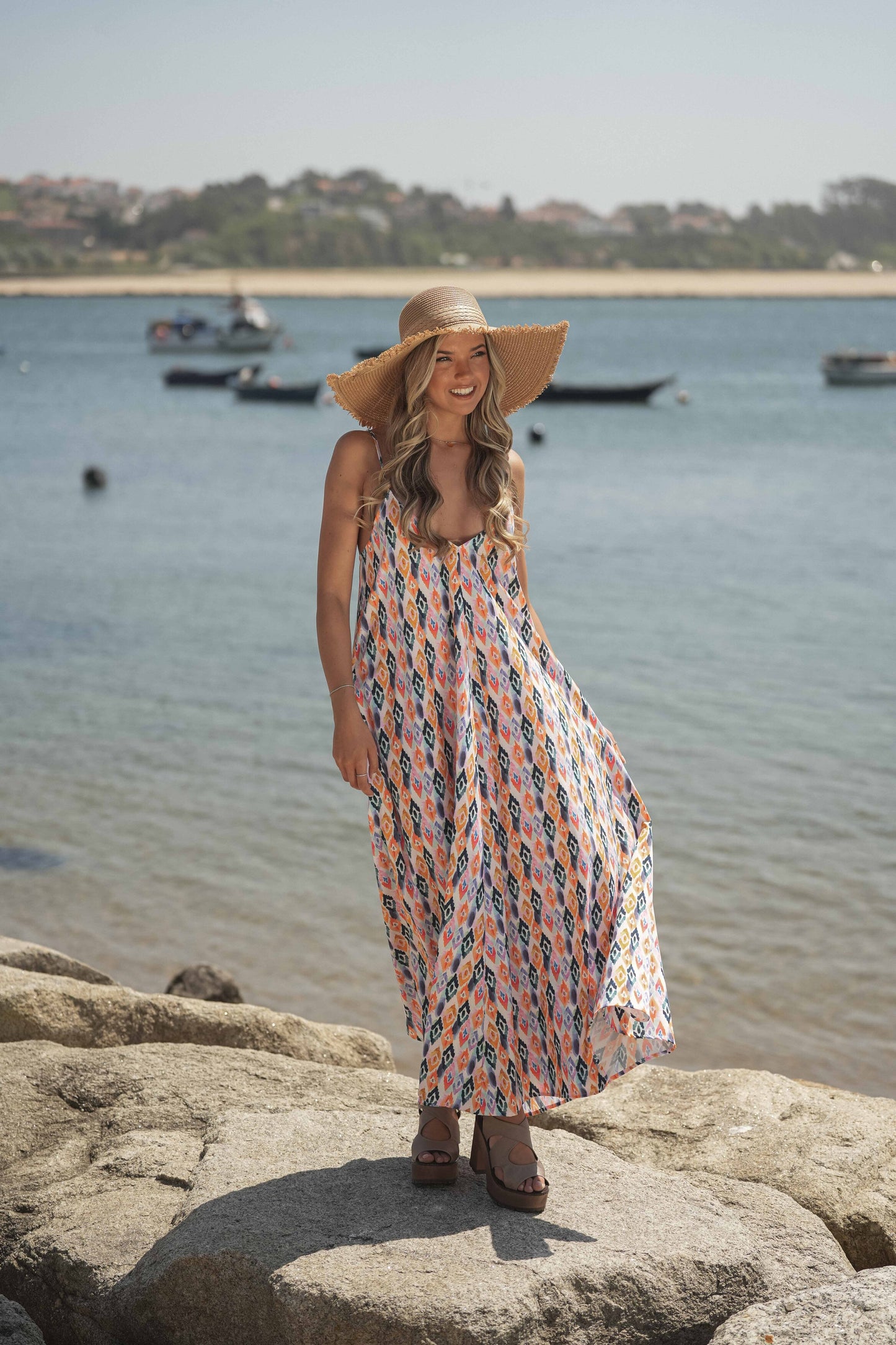 Vestido comprido estampado de alças