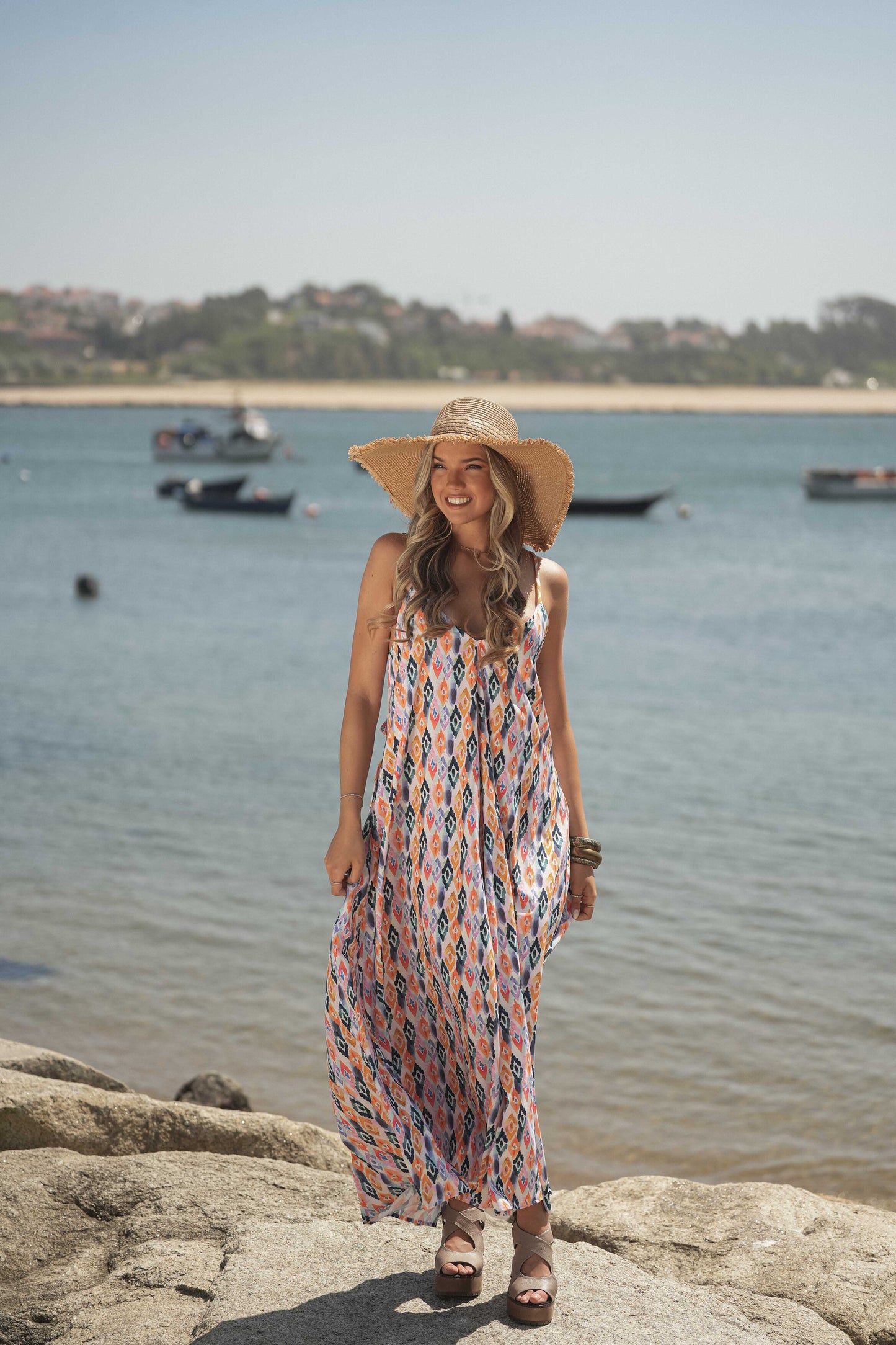 Vestido comprido estampado de alças