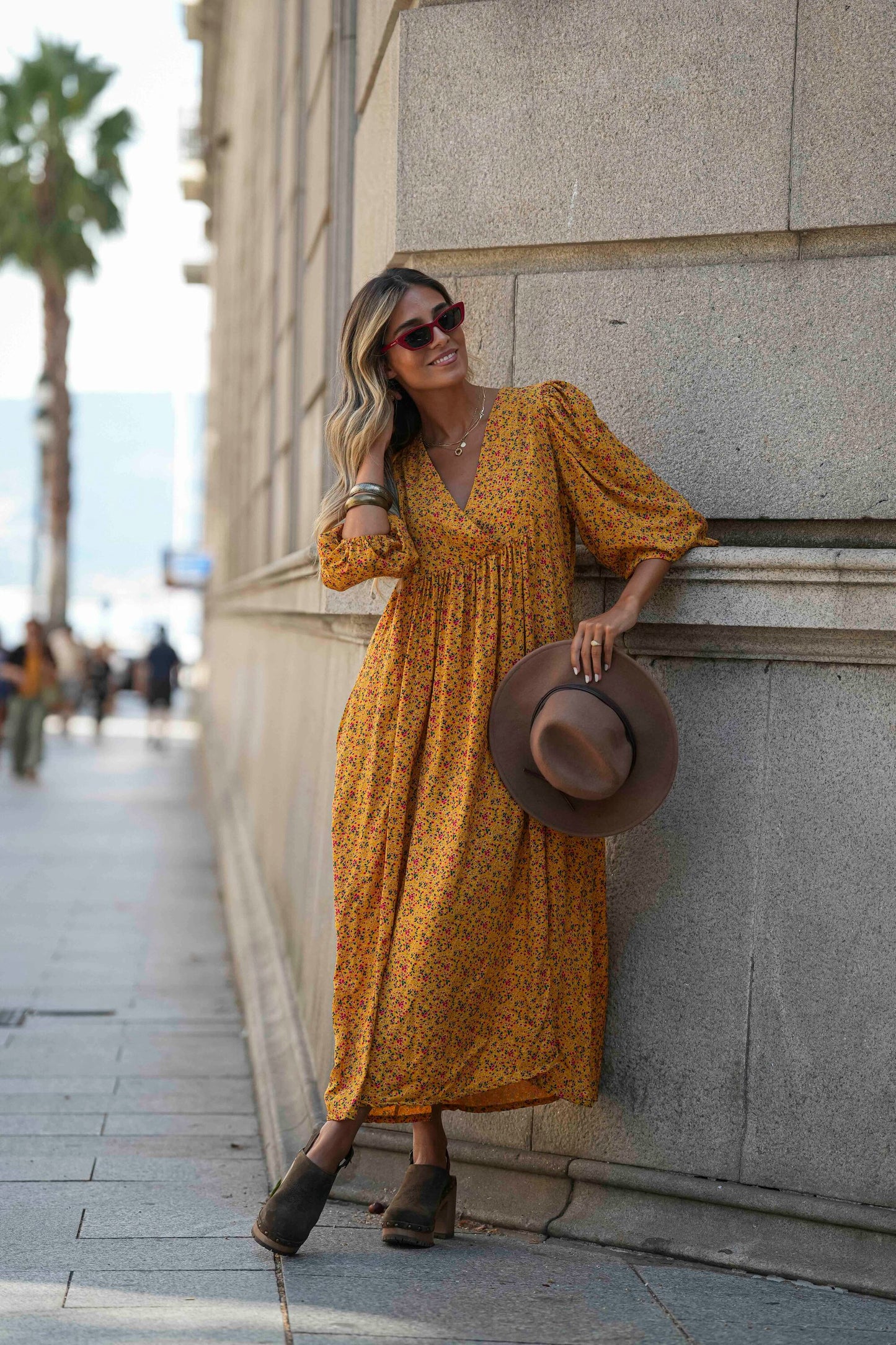 Vestido midi em tecido floral