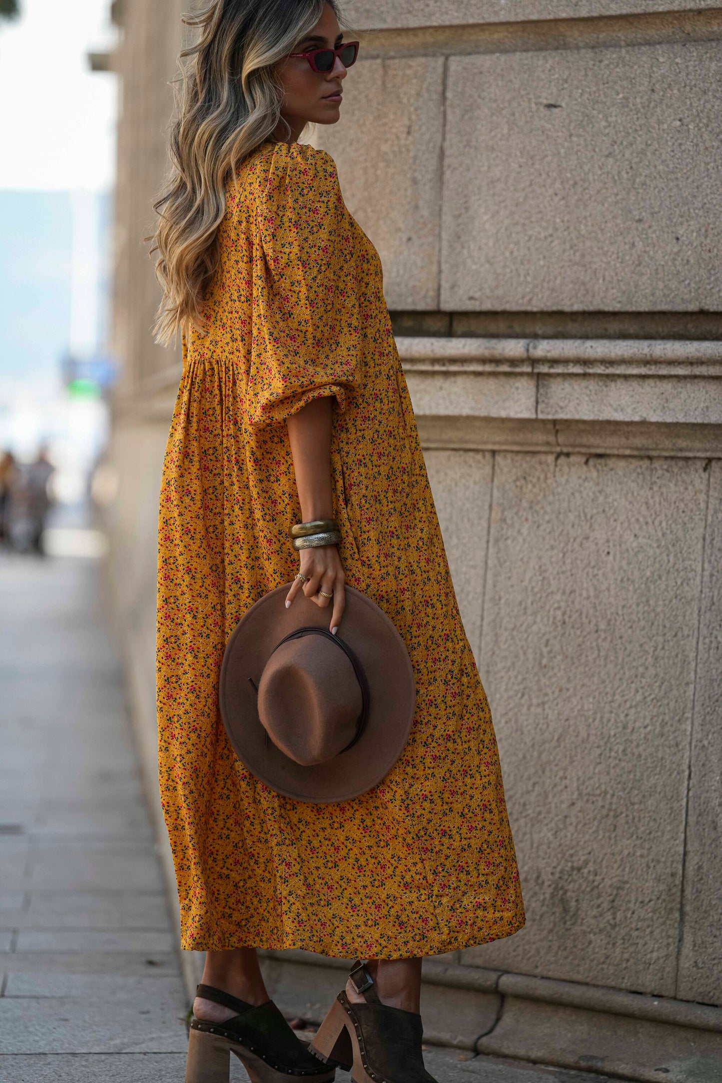 Vestido midi de tejido floral