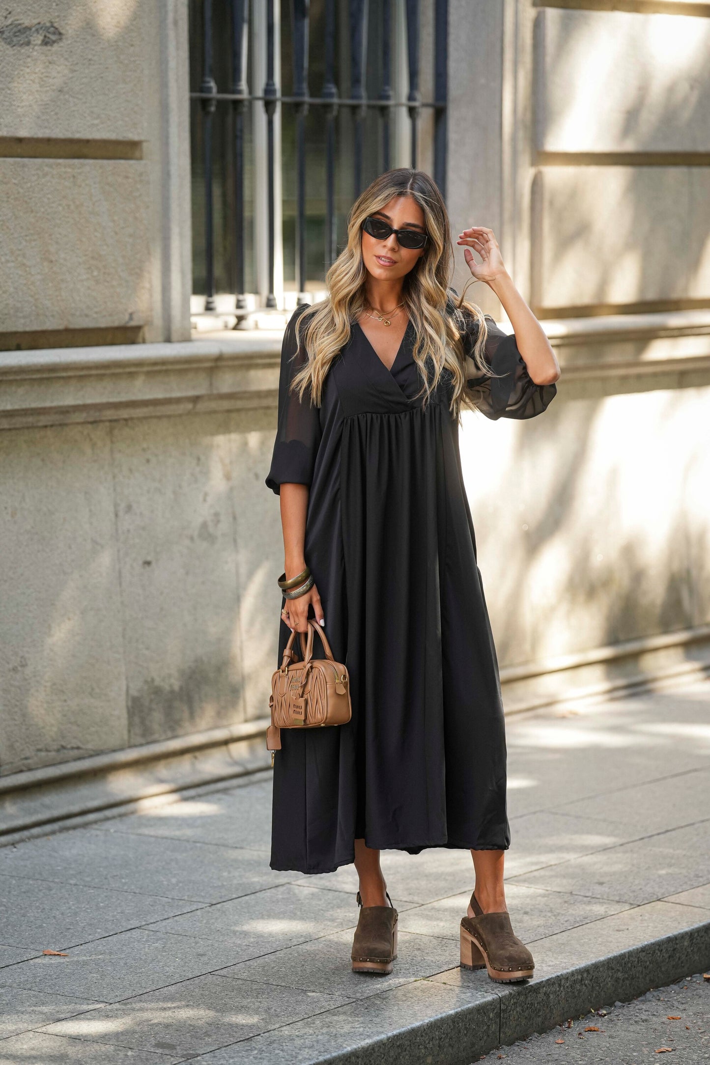 Vestido midi en tejido negro