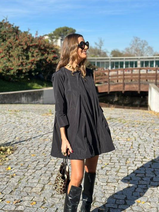 Vestido curto preto