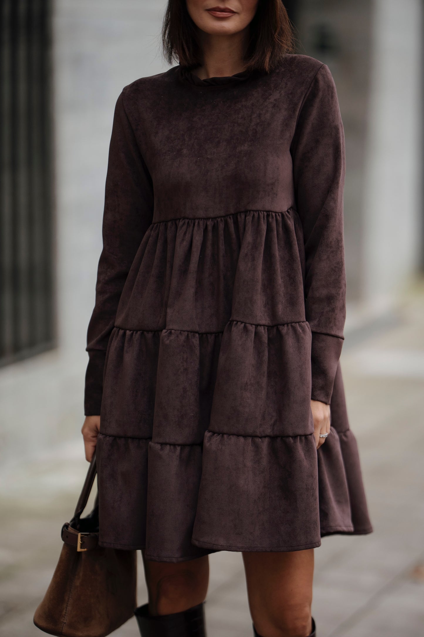 Vestido curto em veludo castanho