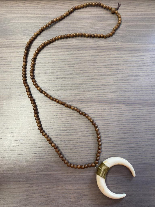 Long necklace with pendant