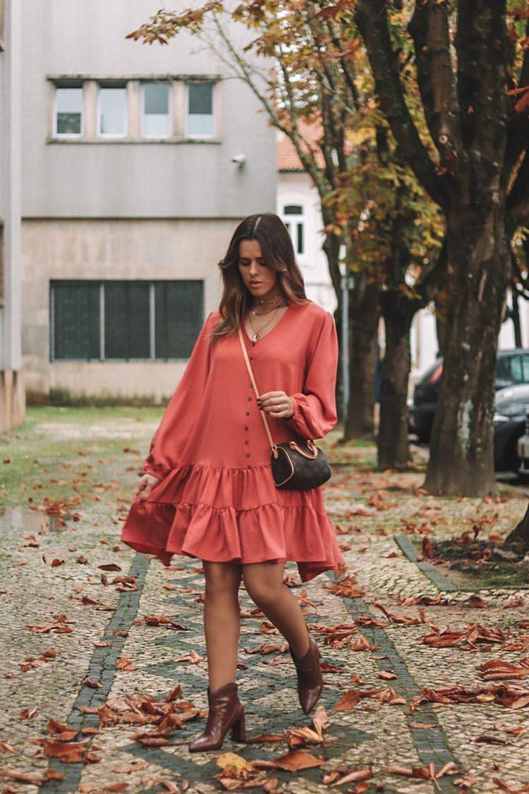 Short dress with buttons