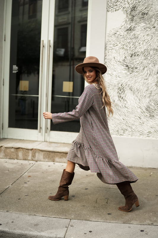 Vestido com folho em xadrez