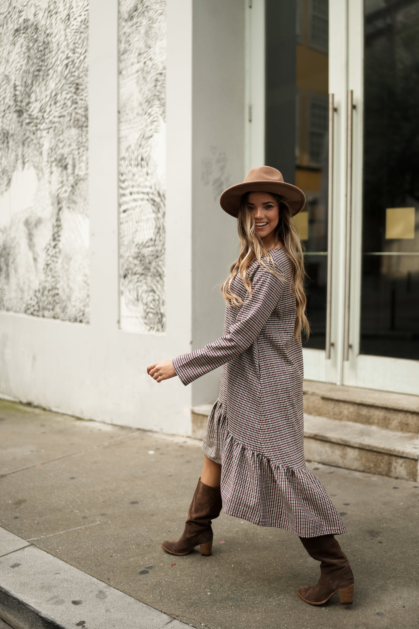 vestido a cuadros con volantes