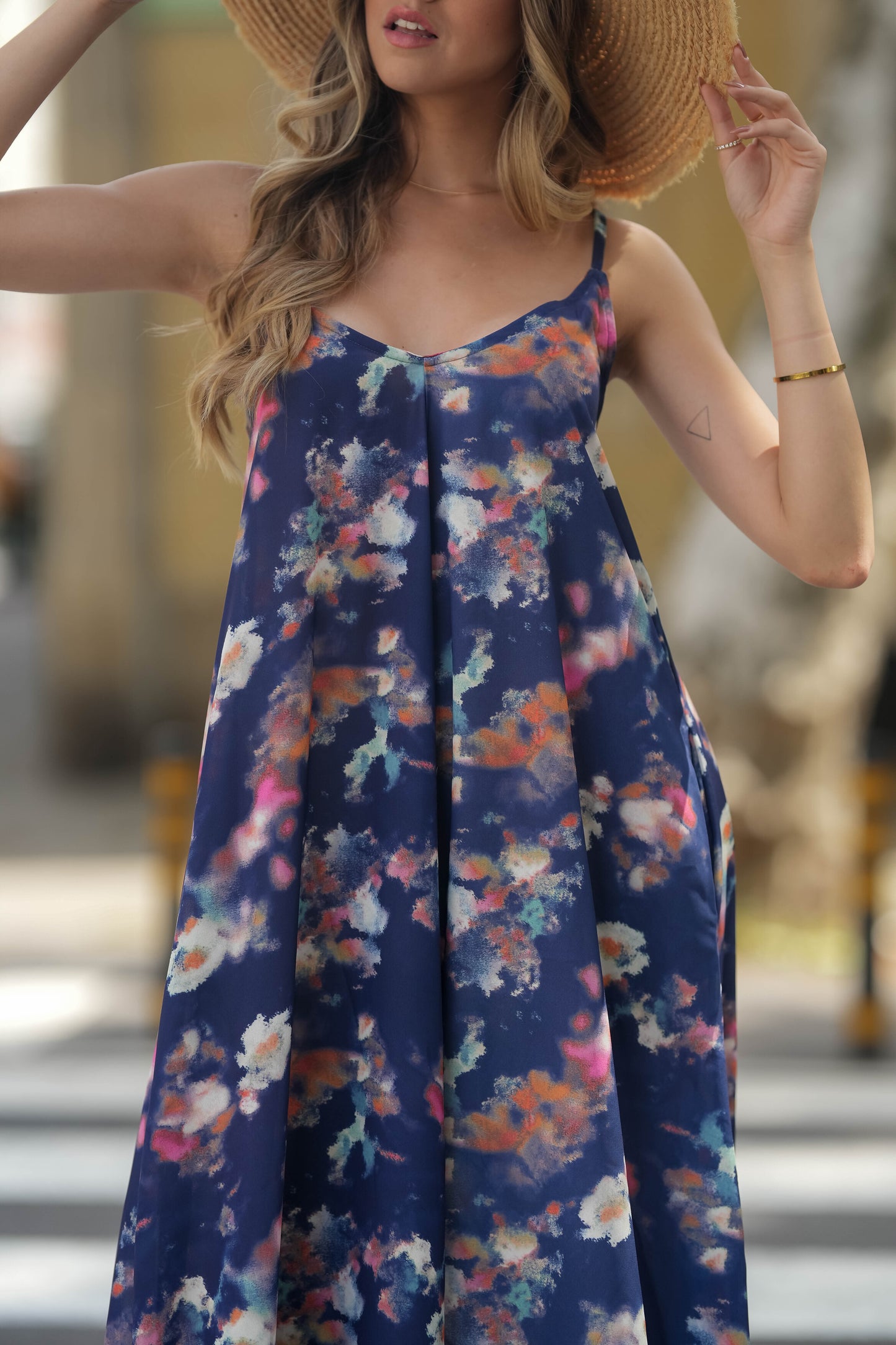Dress with printed bow at the back