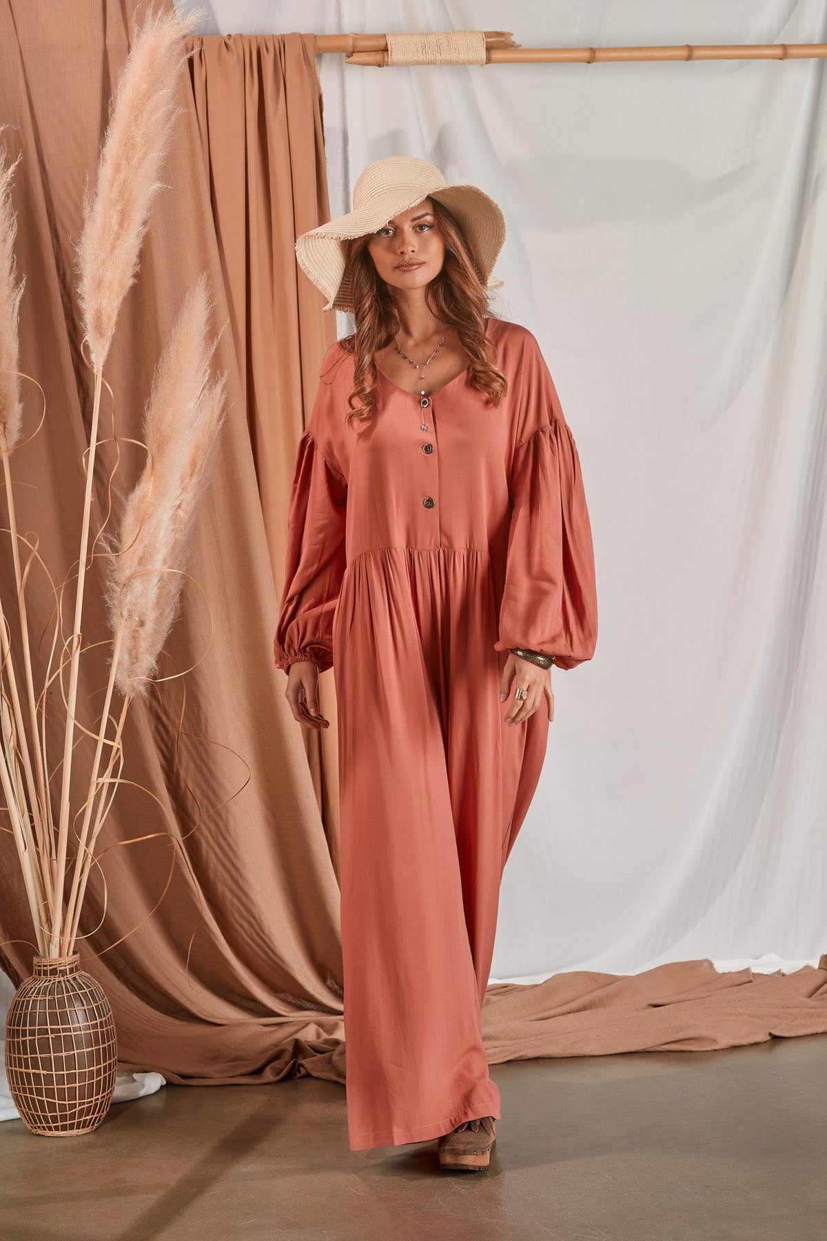 Wide jumpsuit with buttons